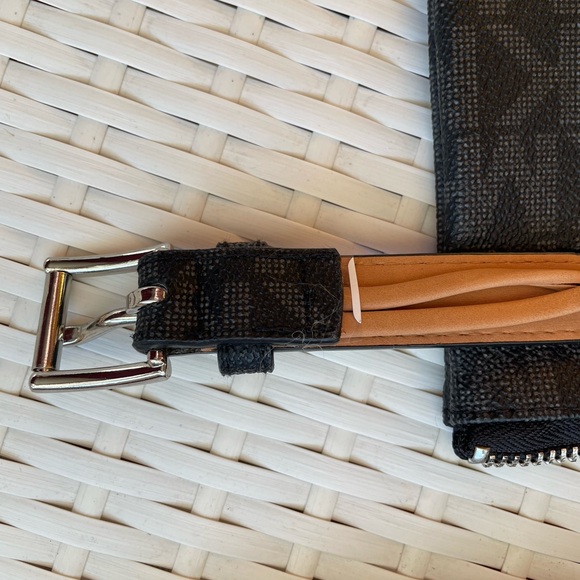 Michael Kors NWOT Fanny/Belt Bag. Black and Grey Size Large? - Picture 9 of 9